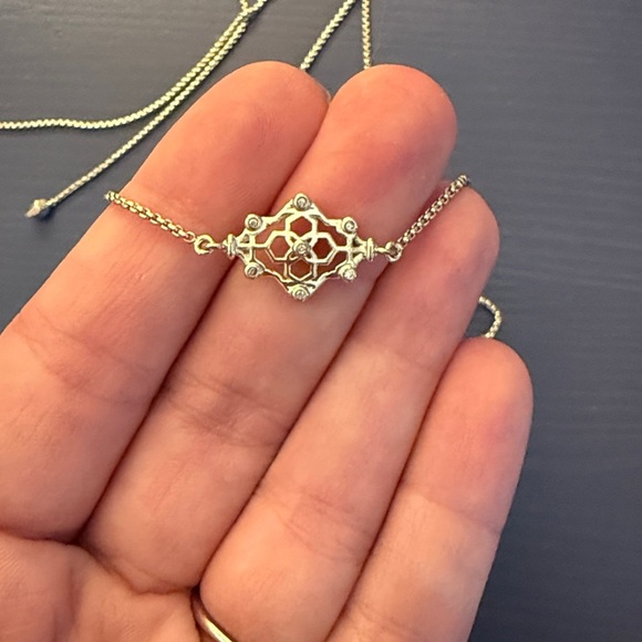 ✨ Kendra Scott Adjustable Riley Pendant Necklace – Gold – EUC ✨ - Picture 3 of 3